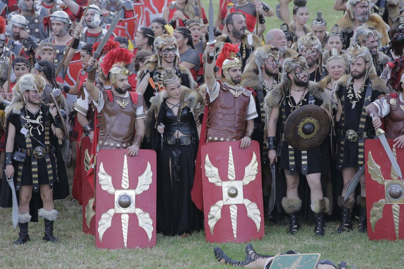 Las escenas de acción entretienen a casi 5.000 espectadores durante la Gran Batalla por la toma de Qart Hadast de las Fiestas de Carthagineses y Romanos