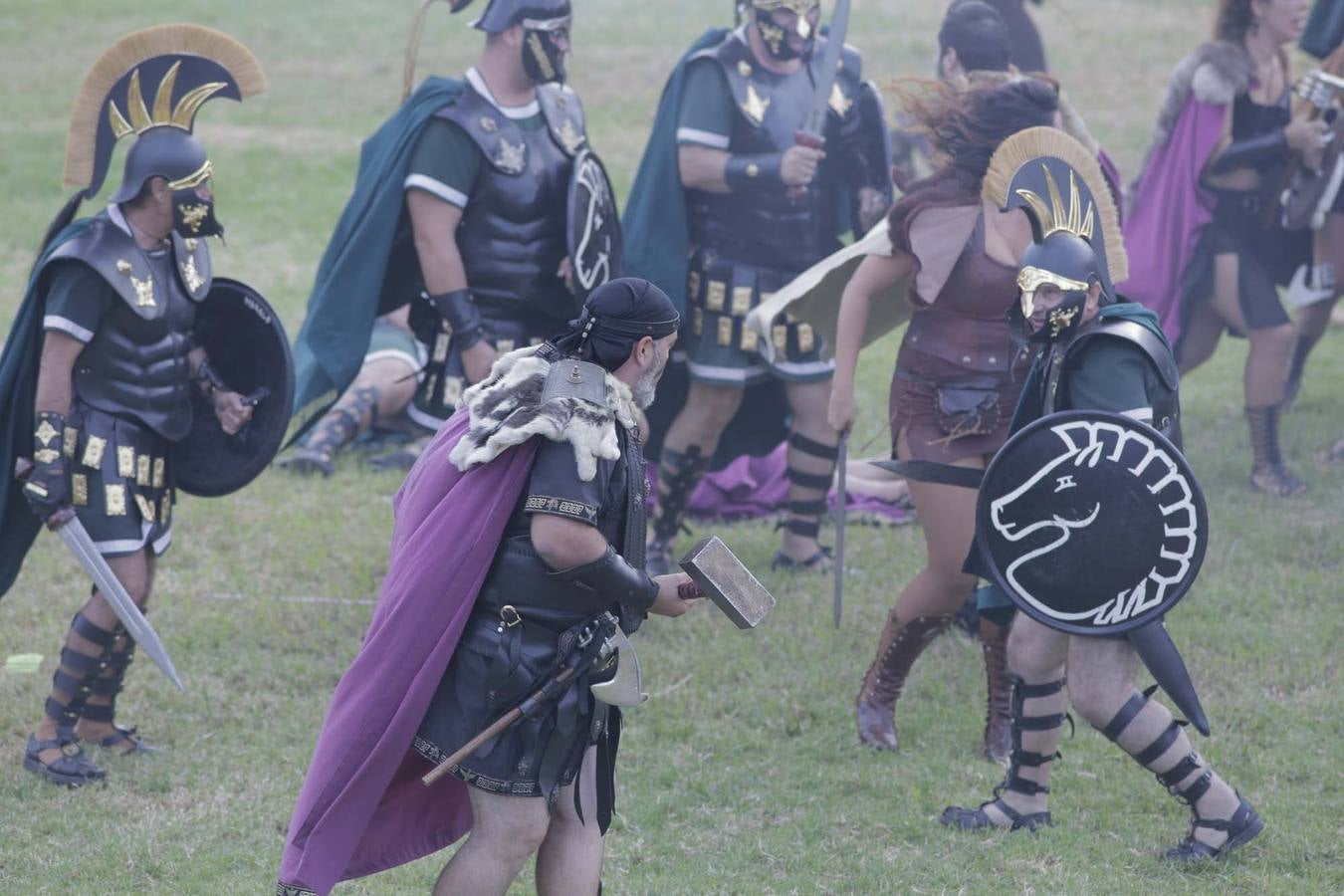 Las escenas de acción entretienen a casi 5.000 espectadores durante la Gran Batalla por la toma de Qart Hadast de las Fiestas de Carthagineses y Romanos