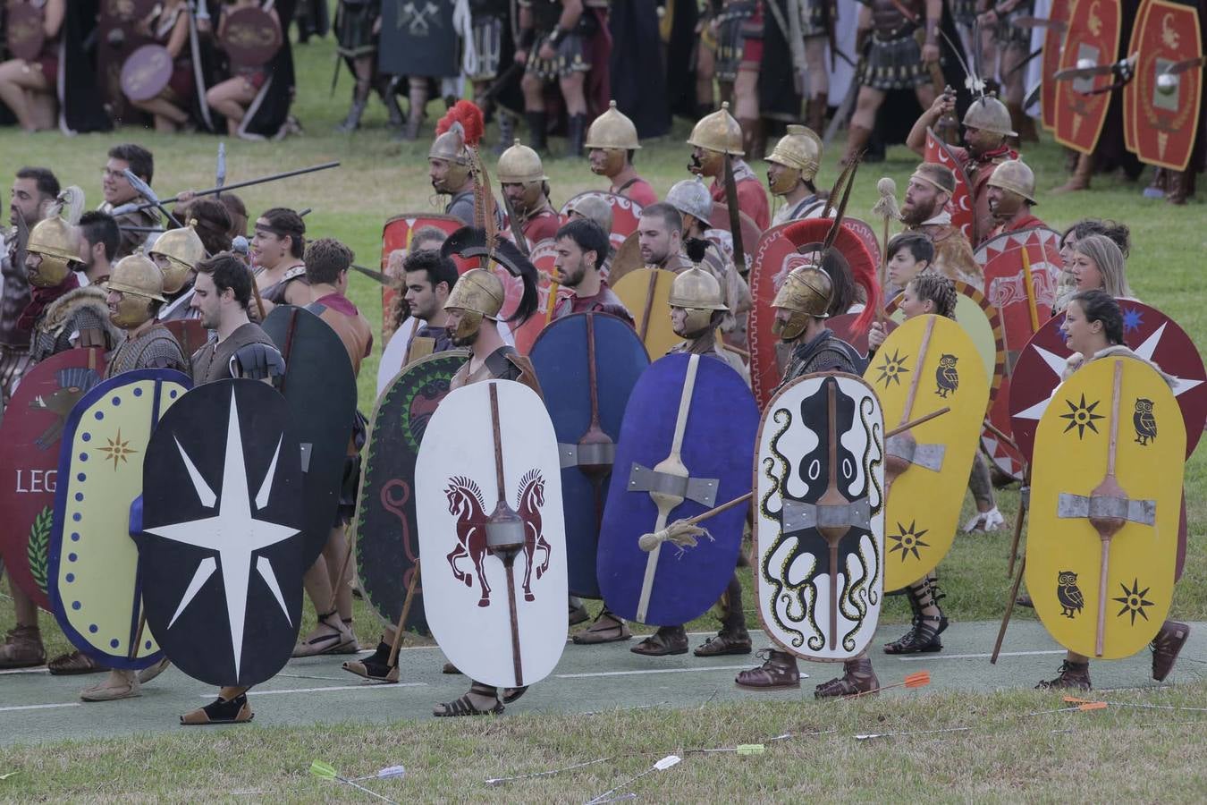 Las escenas de acción entretienen a casi 5.000 espectadores durante la Gran Batalla por la toma de Qart Hadast de las Fiestas de Carthagineses y Romanos