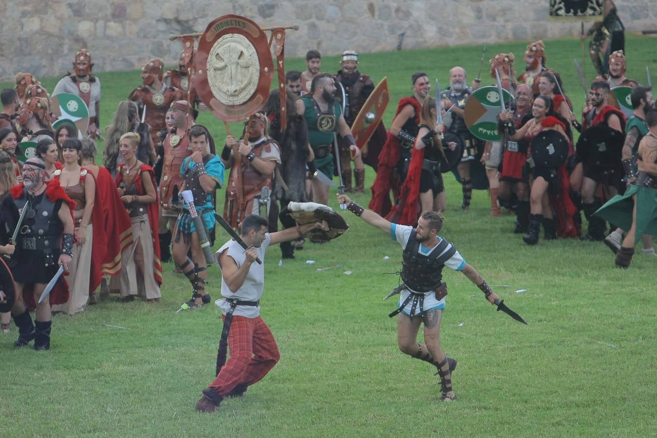 Las escenas de acción entretienen a casi 5.000 espectadores durante la Gran Batalla por la toma de Qart Hadast de las Fiestas de Carthagineses y Romanos