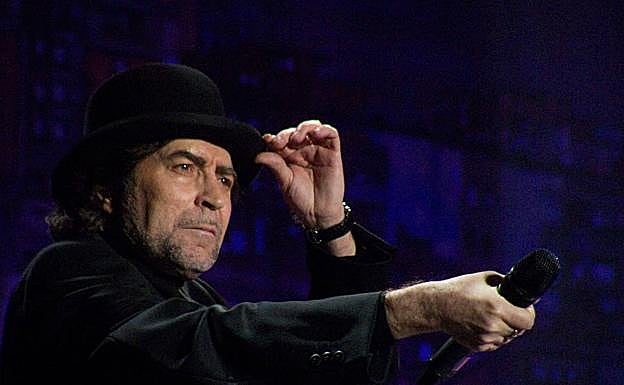 Joaquín Sabina defiende a Serrat en pleno concierto por sus críticas al referéndum