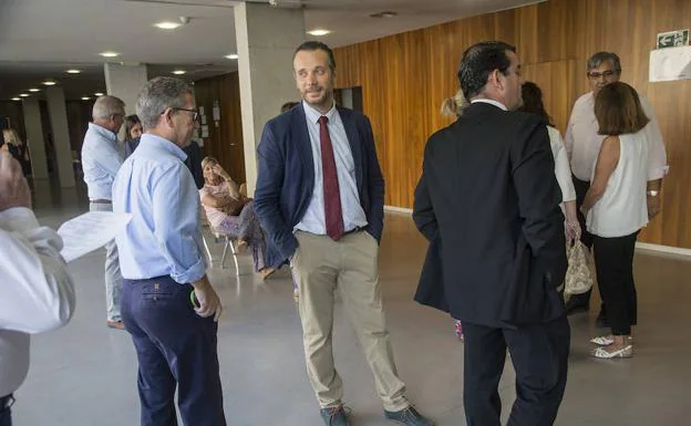 Joaquín Segado, esta mañana, antes del juicio.