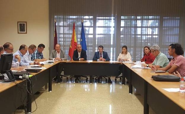 El consejero de Agua, Agricultura, Ganadería y Pesca, Francisco Jódar, preside la reunión del Consejo Asesor Regional Agrario (CARA). 