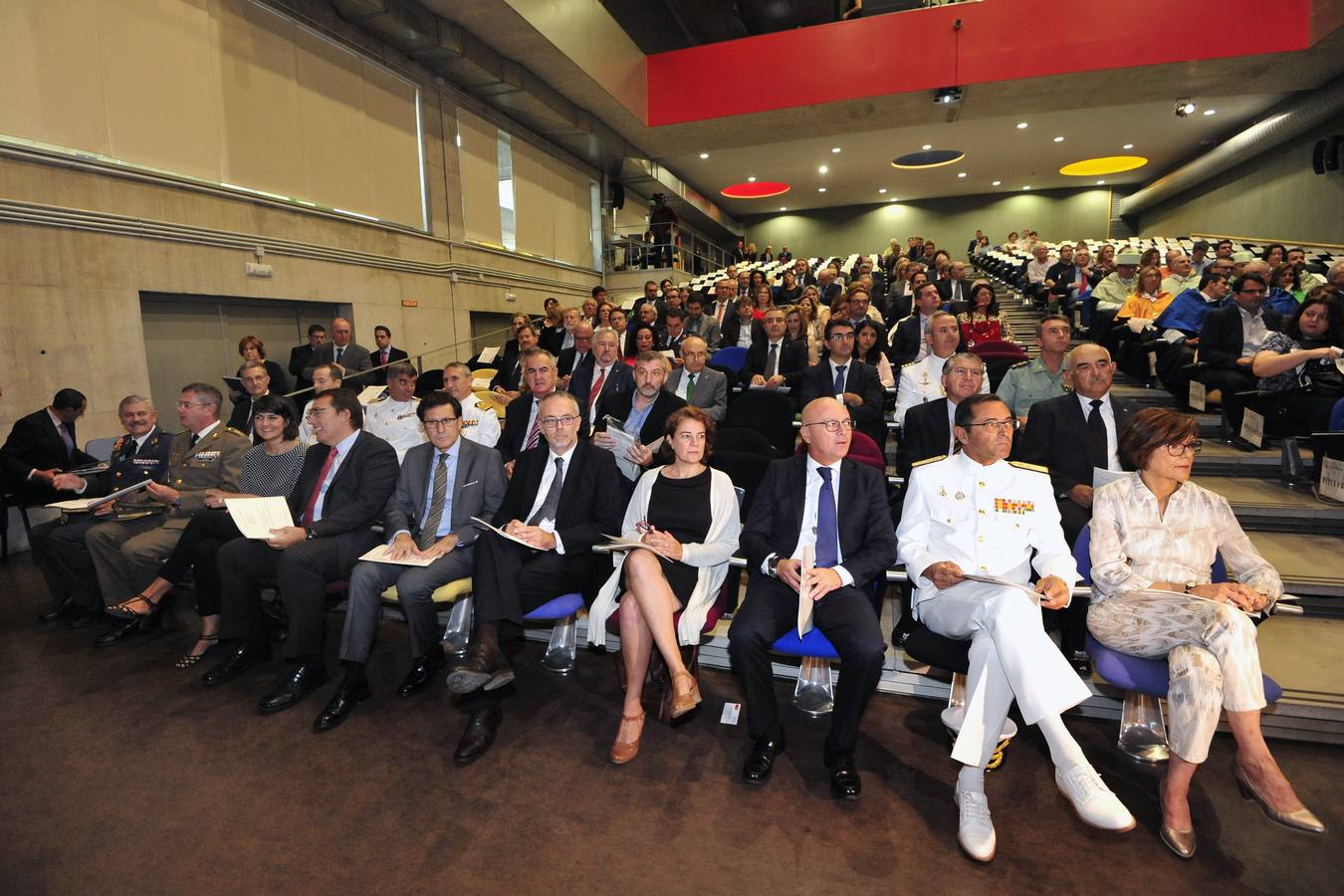 La UMU y la UPCT darán la batalla en el debate de la nueva Ley de Universidades, que el presidente de la Comunidad, Fernando López Miras, puso ayer sobre la mesa durante el acto solemne de apertura del curso, celebrado en Espinardo