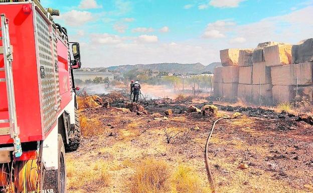 Alarma por un incendio de matorral en Canara