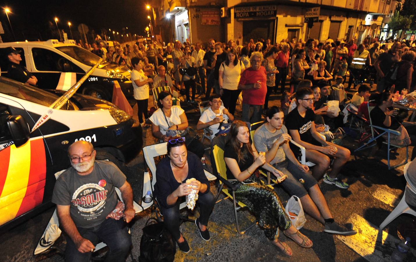 La decimoctava jornada de protestas por el soterramiento del AVE en Murcia vuelve a tomar Santiago el Mayor