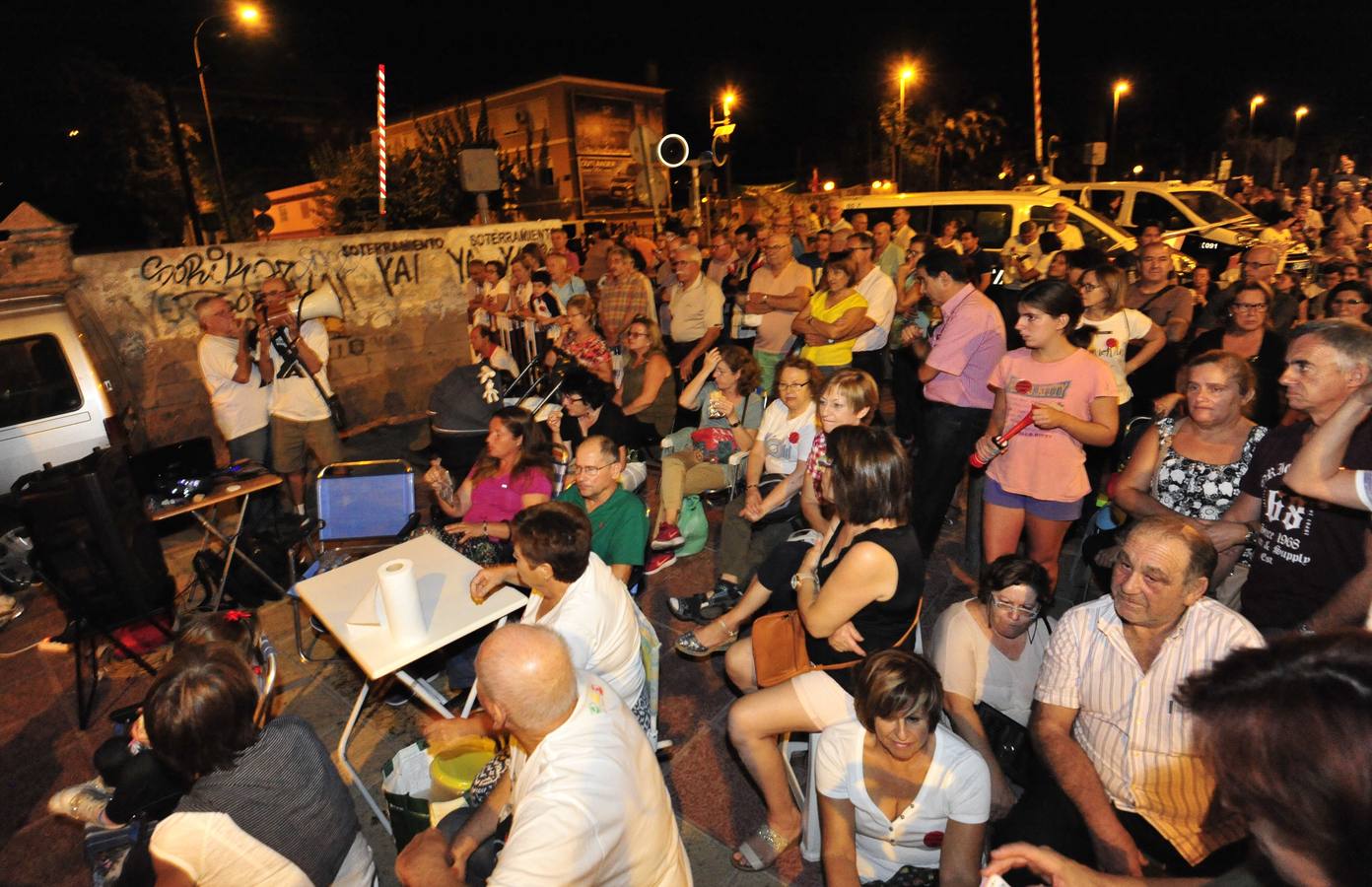 La decimoctava jornada de protestas por el soterramiento del AVE en Murcia vuelve a tomar Santiago el Mayor