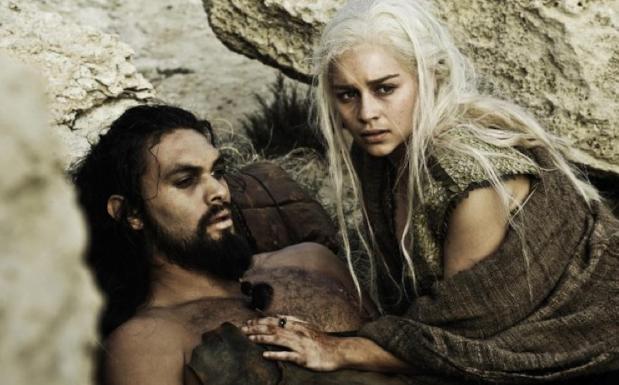 Daenerys Targaryen con Khal Drogo, el jefe de los dothraki, en una escena de 'Juego de Tronos'.
