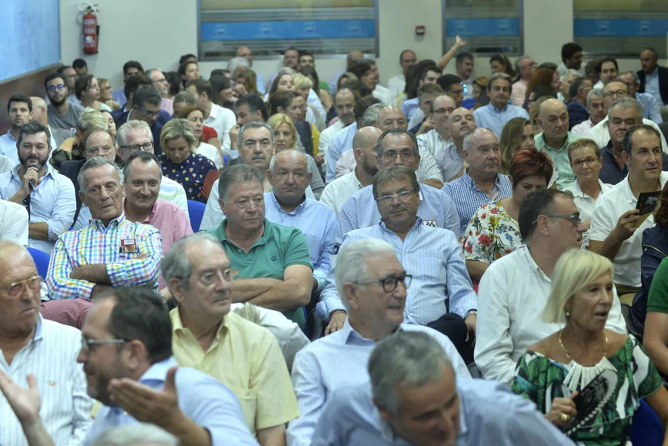 La Junta Directiva del PP, de la que forman parte cerca de 200 cargos, designó este viernes por la tarde a Fernando López Miras presidente del partido por aclamación