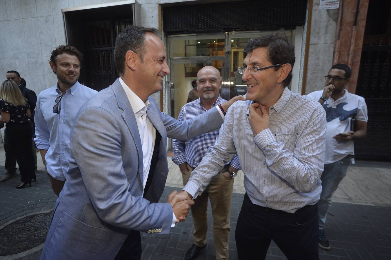 La Junta Directiva del PP, de la que forman parte cerca de 200 cargos, designó este viernes por la tarde a Fernando López Miras presidente del partido por aclamación