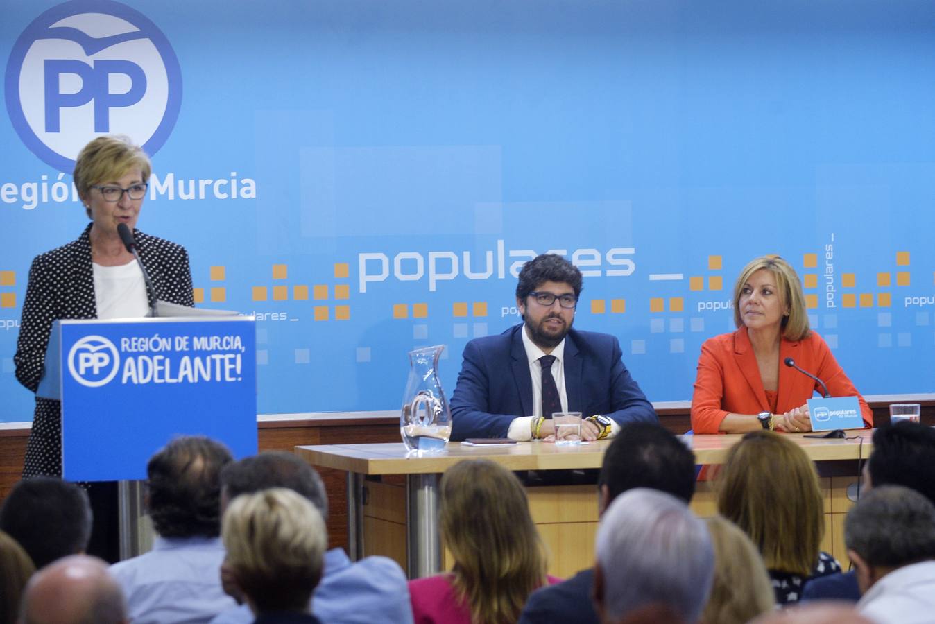 La Junta Directiva del PP, de la que forman parte cerca de 200 cargos, designó este viernes por la tarde a Fernando López Miras presidente del partido por aclamación