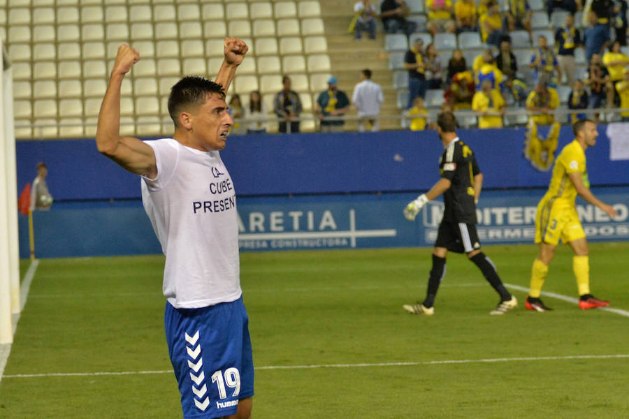 Merentiel celebra el tercer gol de su equipo ante el Cádiz CF.