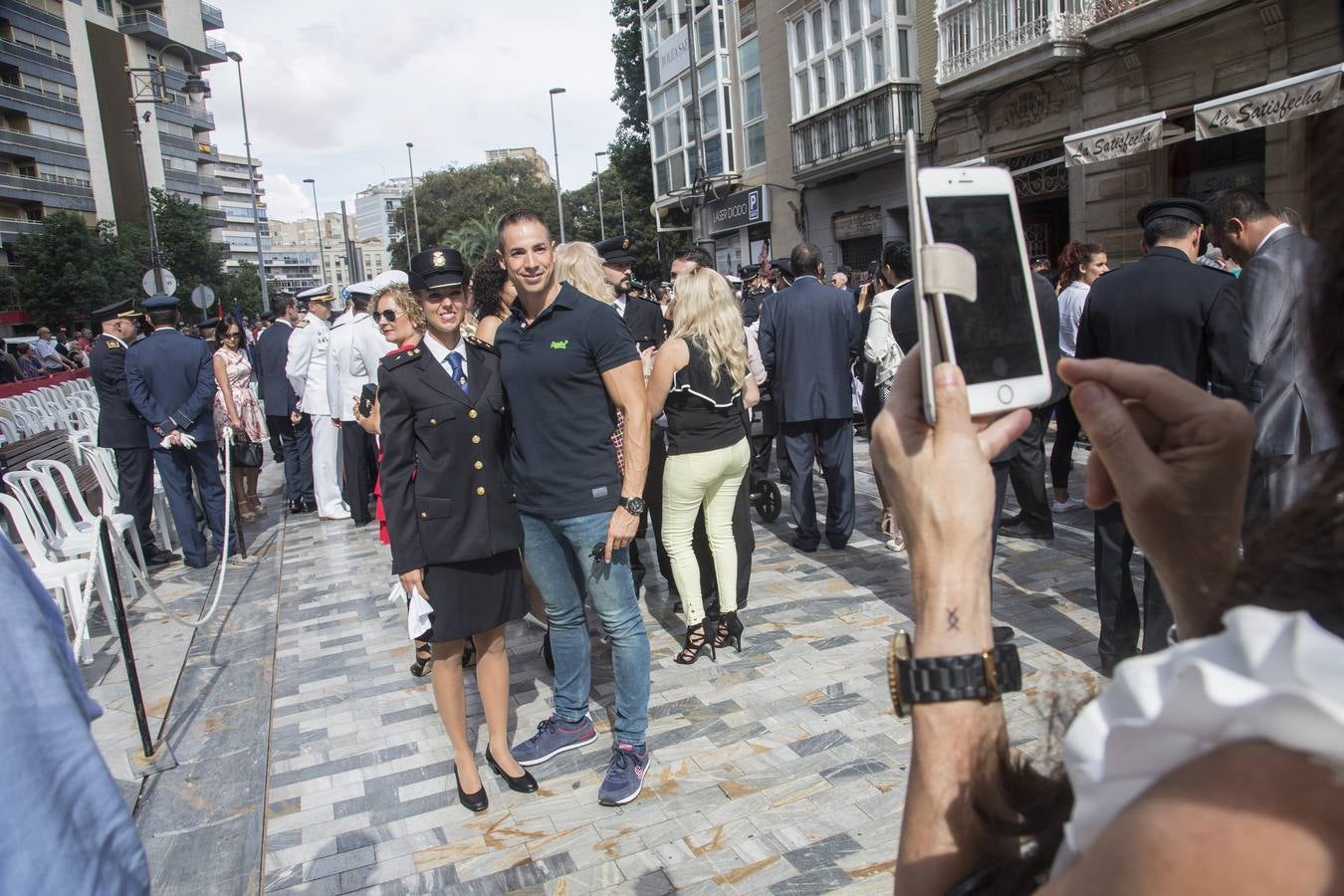 Los actos de la festividad policial fueron celebrados en la calle del Carmen, frente a la escultura de los Ángeles Custodios, de Juan José Quirós.