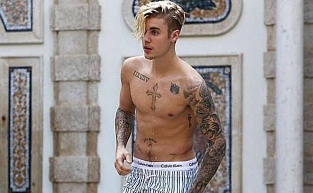 Justin Bieber practicando deporte.