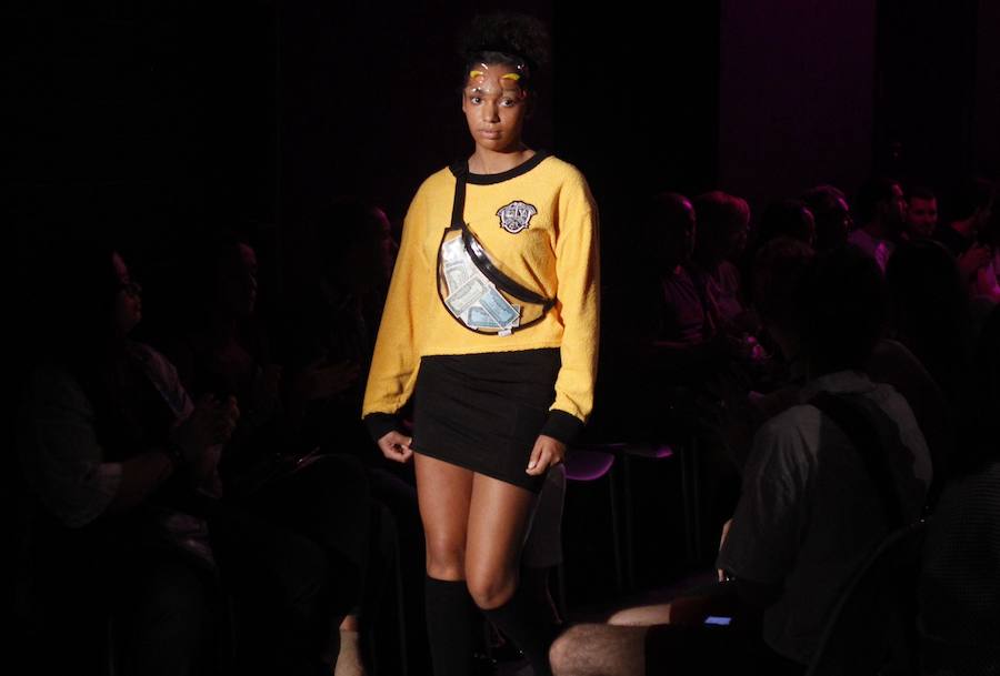 El Centro Párraga de Murcia acogió el pasado fin de semana la plataforma de moda Bloque 2017, en el que firmas como Las Culpas presentaron su nueva colección. Según sus diseñadores, esta línea «recapacita sobre el lenguaje de los uniformes, del grupo y la educación». «Habla sobre el poder que el 99% de la gente tiene en sus manos; habla de huir de la alineación y de la imposición del sistema capitalista y patriarcal que se te "brinda" al nacer»