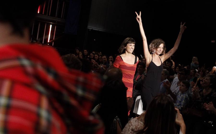 El Centro Párraga de Murcia acogió el pasado fin de semana la plataforma de moda Bloque 2017, en el que firmas como Las Culpas presentaron su nueva colección. Según sus diseñadores, esta línea «recapacita sobre el lenguaje de los uniformes, del grupo y la educación». «Habla sobre el poder que el 99% de la gente tiene en sus manos; habla de huir de la alineación y de la imposición del sistema capitalista y patriarcal que se te "brinda" al nacer»