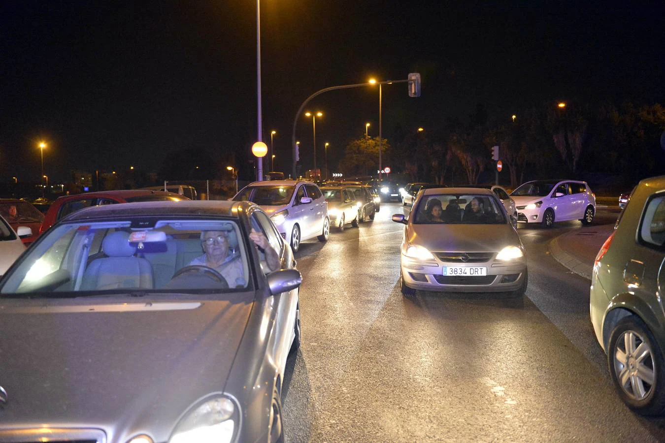 Los vecinos vuelven a salir a la calle este lunes por la noche para protestar por el soterramiento.