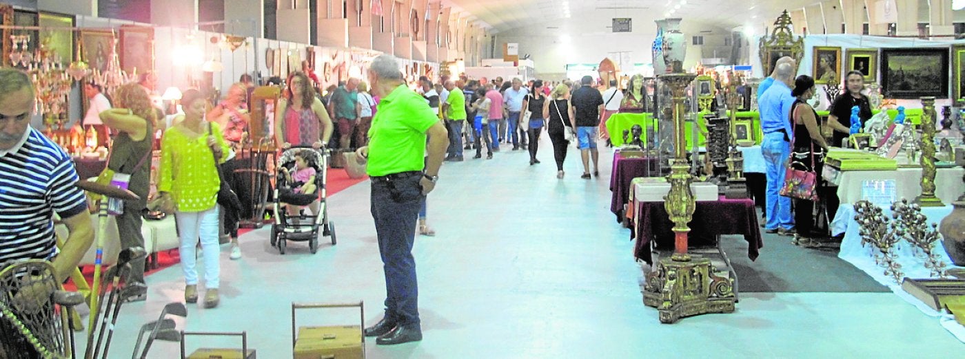Uno de los pabellones de Ifepa, durante la Feria Desembalaje de Antigüedades. 