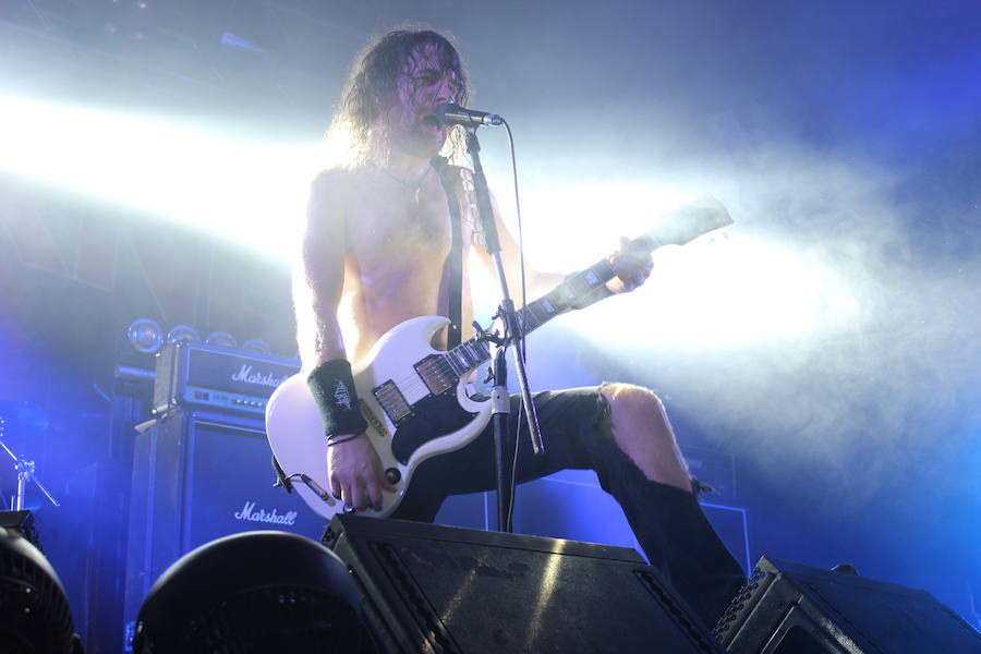 La Sala Gamma de Murcia acogió este miércoles la primera visita a Murcia del cuarteto australiano que está revolucionando el 'hard rock' actual. Los hermanos O'Keeffe, en especial el guitarrista y cantante Joel, demostraron ser los ejes centrales de una banda muy cohesionada que se mueve en el escenario como pez en el agua.