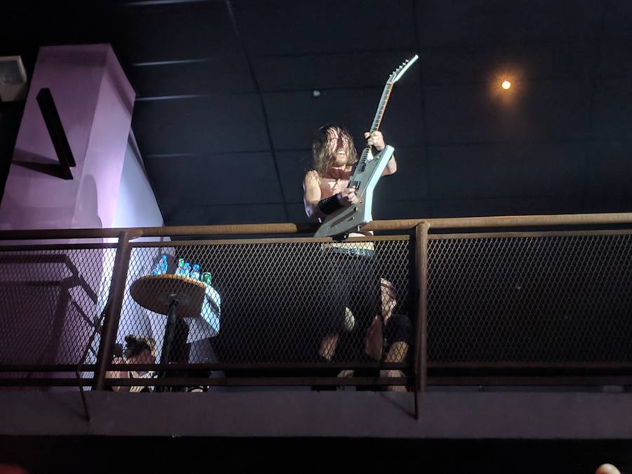 La Sala Gamma de Murcia acogió este miércoles la primera visita a Murcia del cuarteto australiano que está revolucionando el 'hard rock' actual. Los hermanos O'Keeffe, en especial el guitarrista y cantante Joel, demostraron ser los ejes centrales de una banda muy cohesionada que se mueve en el escenario como pez en el agua.
