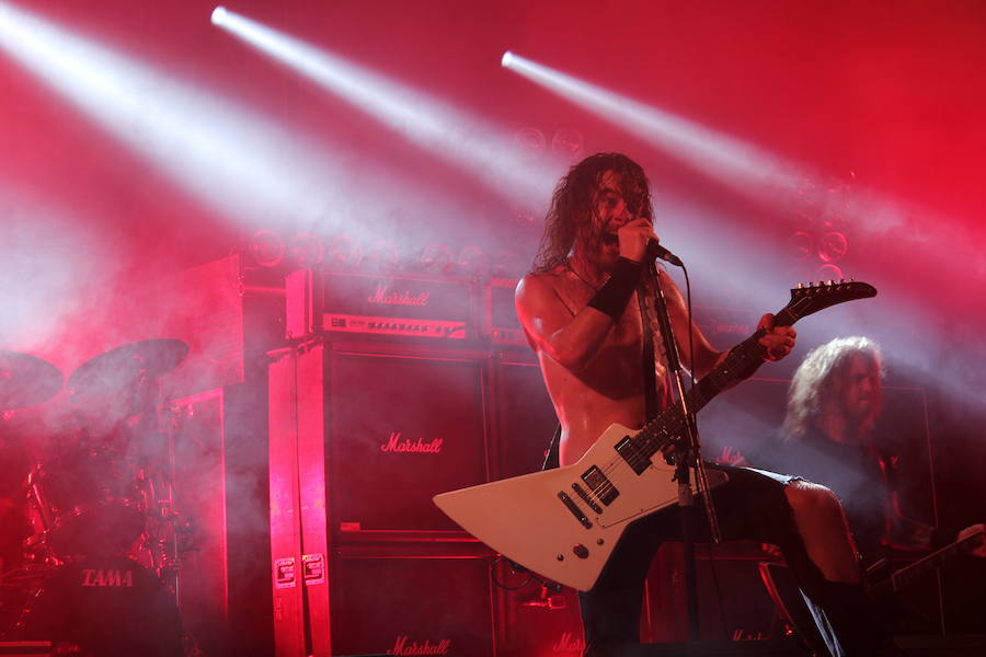 La Sala Gamma de Murcia acogió este miércoles la primera visita a Murcia del cuarteto australiano que está revolucionando el 'hard rock' actual. Los hermanos O'Keeffe, en especial el guitarrista y cantante Joel, demostraron ser los ejes centrales de una banda muy cohesionada que se mueve en el escenario como pez en el agua.