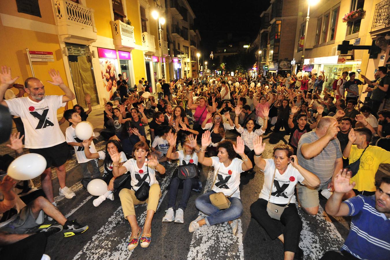 En la manifestación, que ha recorrido varias calles del centro de Murcia, se ha desarrollado sin incidentes