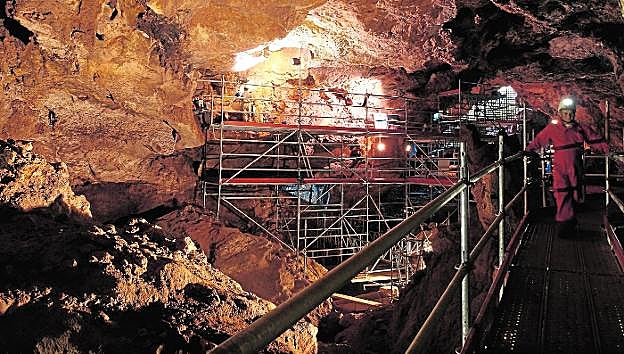 Imagen de la entrada al yacimiento paleontológico de Cueva Victoria.