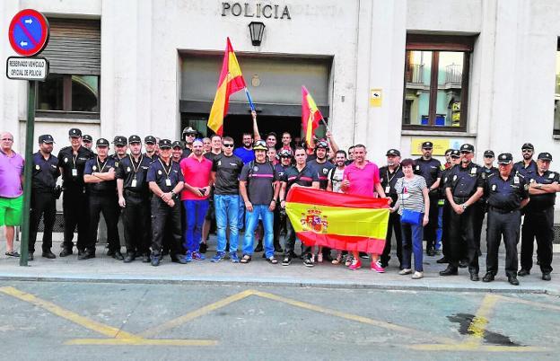 Solidaridad con los agentes desplazados a Cataluña el 1-0