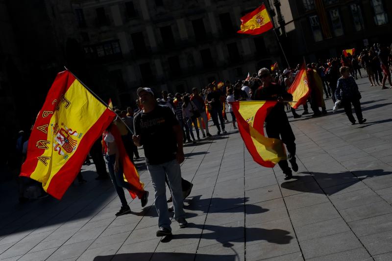 Miles de personas se conentran en la capital catalana para «recuperar la sensatez»