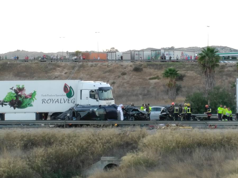 Más de una decena de vehículos se vieron implicados en el suceso que ocurrió en la autovía A-7 en dirección Murcia