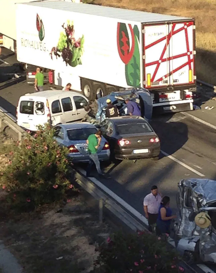Más de una decena de vehículos se vieron implicados en el suceso que ocurrió en la autovía A-7 en dirección Murcia