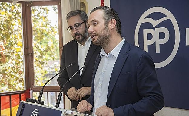 Joaquín Segado en su comparecencia junto a Víctor Martínez, este martes. 