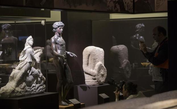 Exposicion 'El poder del pasado', 150 años de arqueologia'.