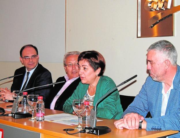 Pascual Martínez, José Mª Pozuelo Yvancos, Francisca Tomás y José Belmonte, ayer, en la presentación de las jornadas. 