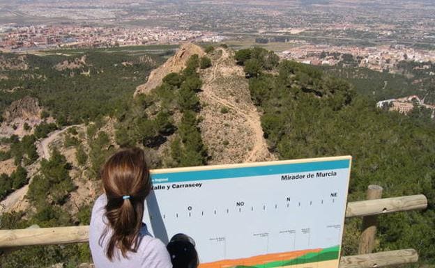 Vista panorámica sobre Murcia desde el mirador que encontramos a mitad de camino.