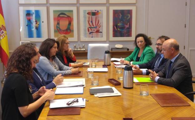 Reunión entre el Gobierno regional y el Ministerio de Fomento durante este lunes en Madrid.