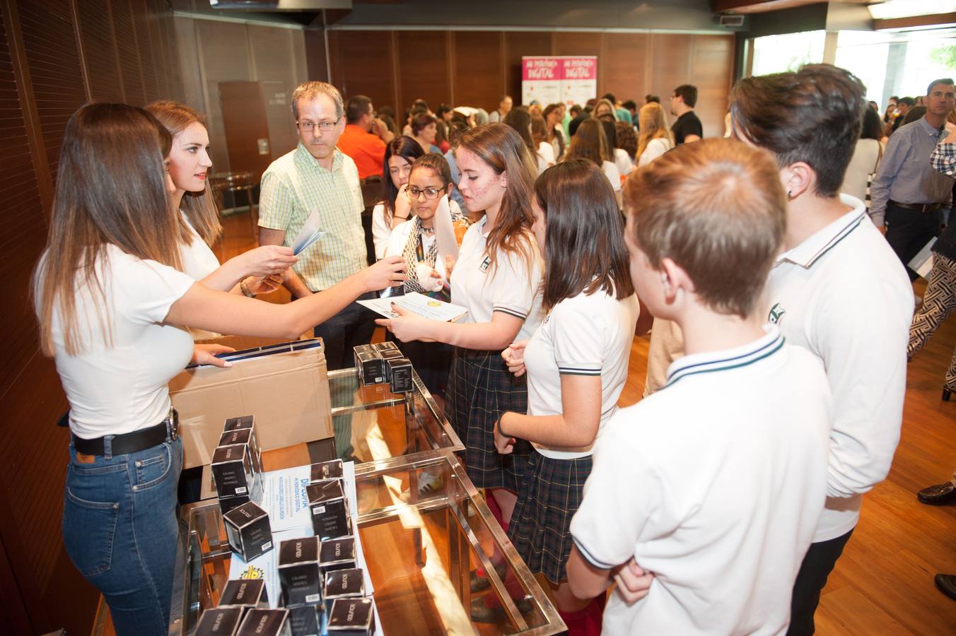 El acto de entrega de premios sirvió también para reconocer al colegio Antonio de Nebrija y a su profesor Pedro González Romero por su constancia en el concurso.