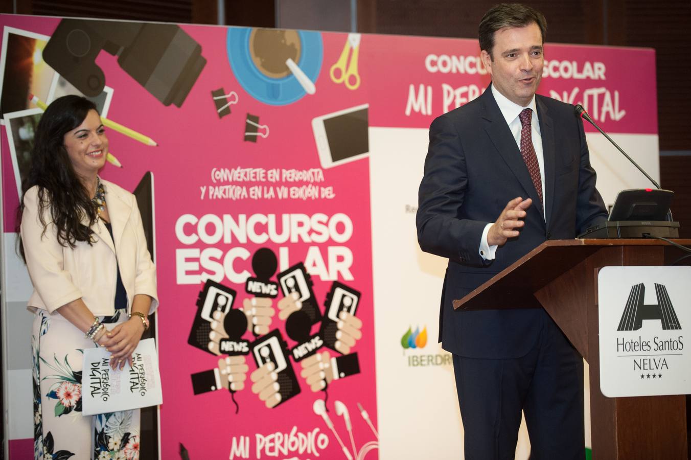 El acto de entrega de premios sirvió también para reconocer al colegio Antonio de Nebrija y a su profesor Pedro González Romero por su constancia en el concurso.