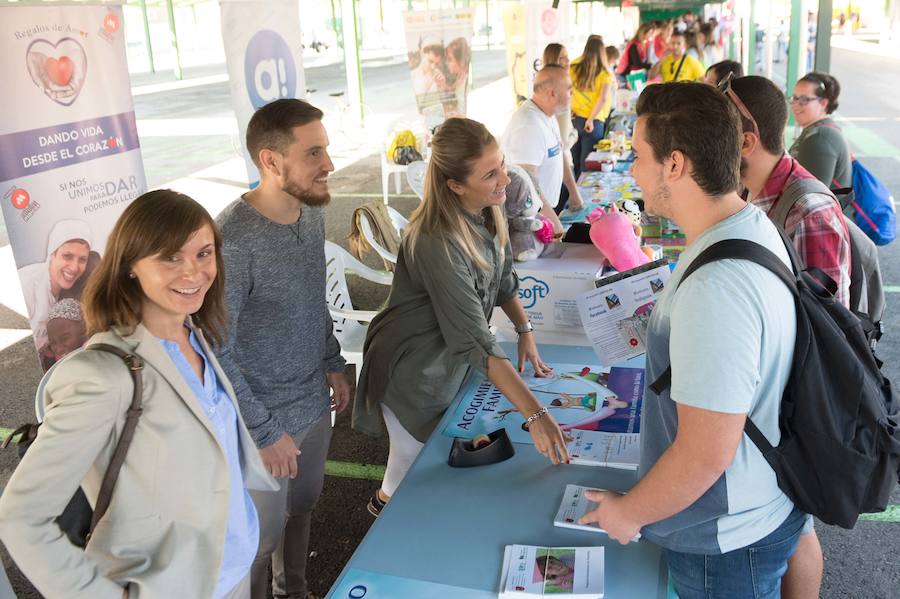 El evento se celebra en el aparcamiento del Centro Social Universitario e incluye además multitud de talleres y actividades como el concierto de Atrezo