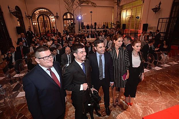 Manuel Sáez, Pedro Esquivia, Javier Pita, Arancha Martínez y Silvia García, premiados por Vodafone.