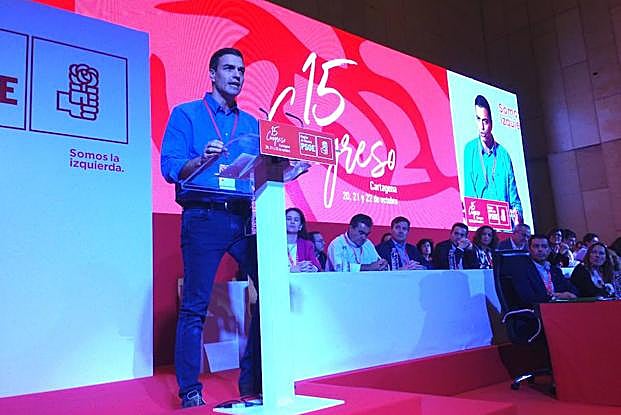 El escenario del congreso del PSOE, listo en el paraninfo de la UPCT.