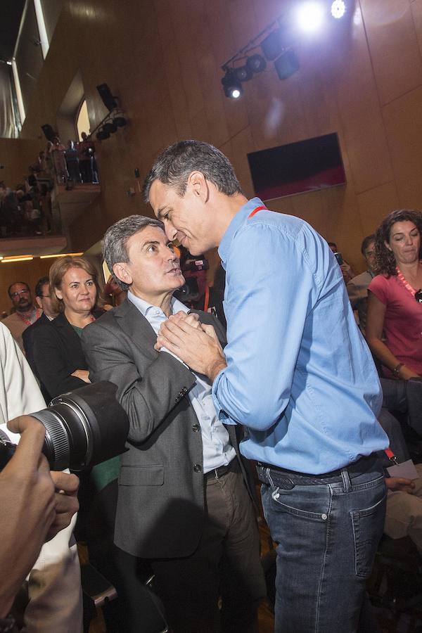 La jornada inaugural del cónclave de los socialistas murcianos, celebrado en Cartagena, ha contado con la presencia del secretario general del PSOE, Pedro Sánchez