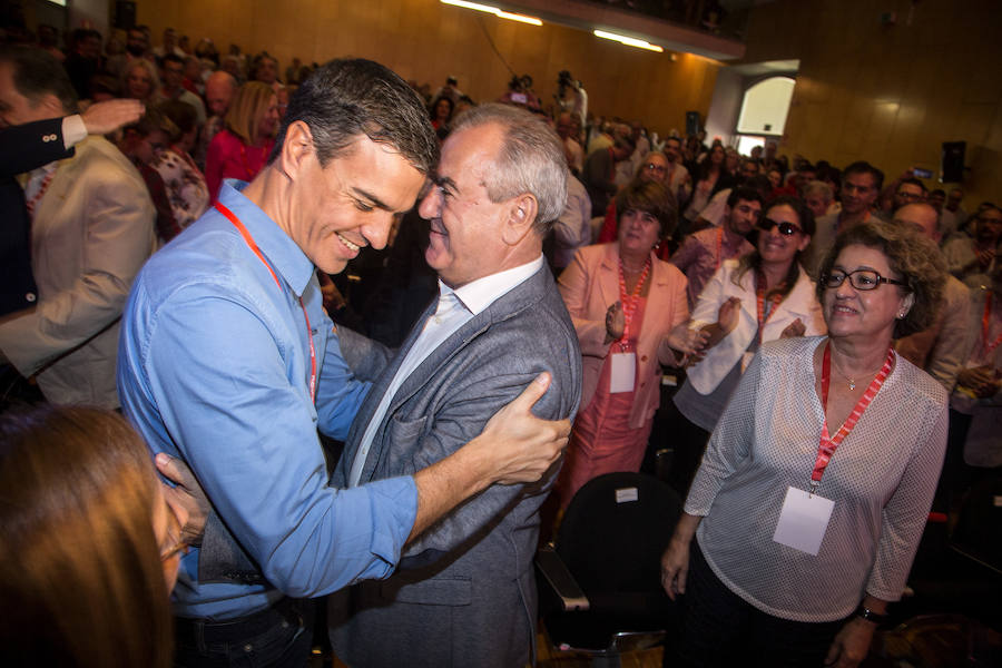 La jornada inaugural del cónclave de los socialistas murcianos, celebrado en Cartagena, ha contado con la presencia del secretario general del PSOE, Pedro Sánchez