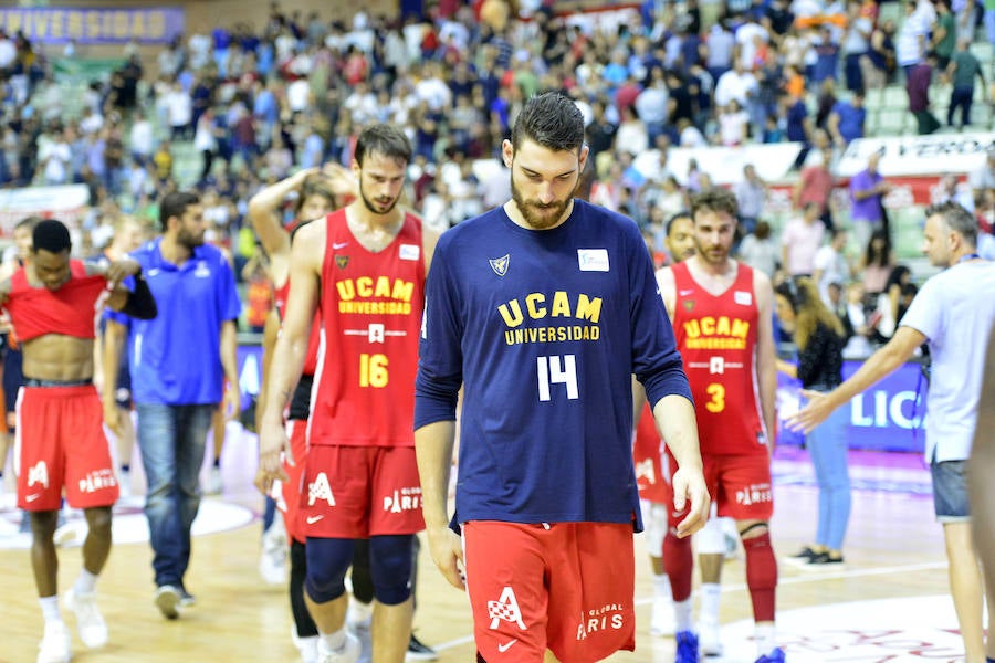 El conjunto universitario, que remontó 21 puntos de desventaja en el segundo cuarto, llegó a tocar con la yema de los dedos una victoria que se le escapó en los últimos lances del juego