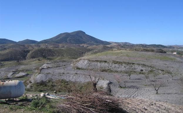 El Cabezo de la Jara, desde un cortijo.