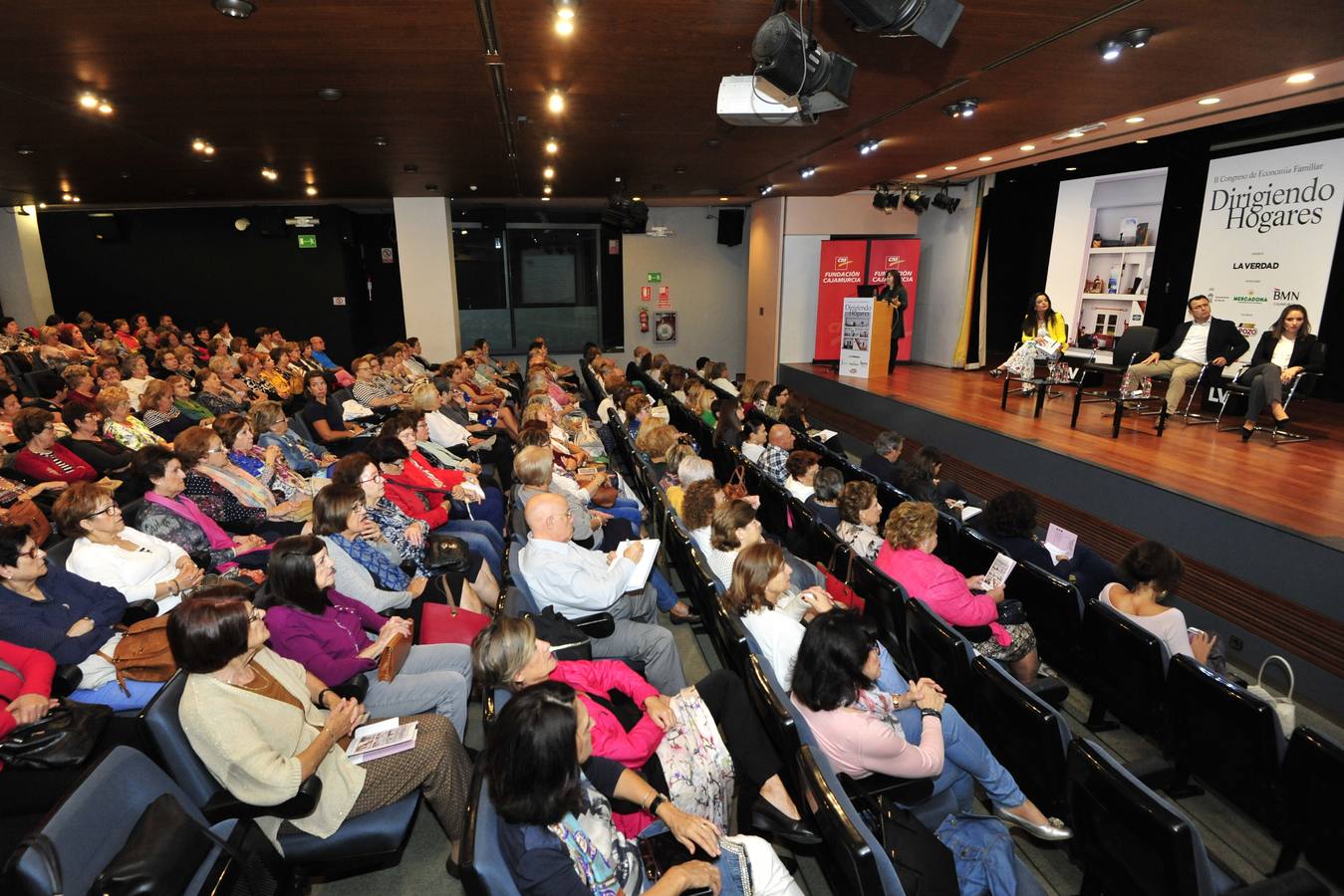 El congreso de economía familiar organizado por 'La Verdad' ha celebrado este jueves su segunda edición en el Aula de Cultura de Cajamurcia