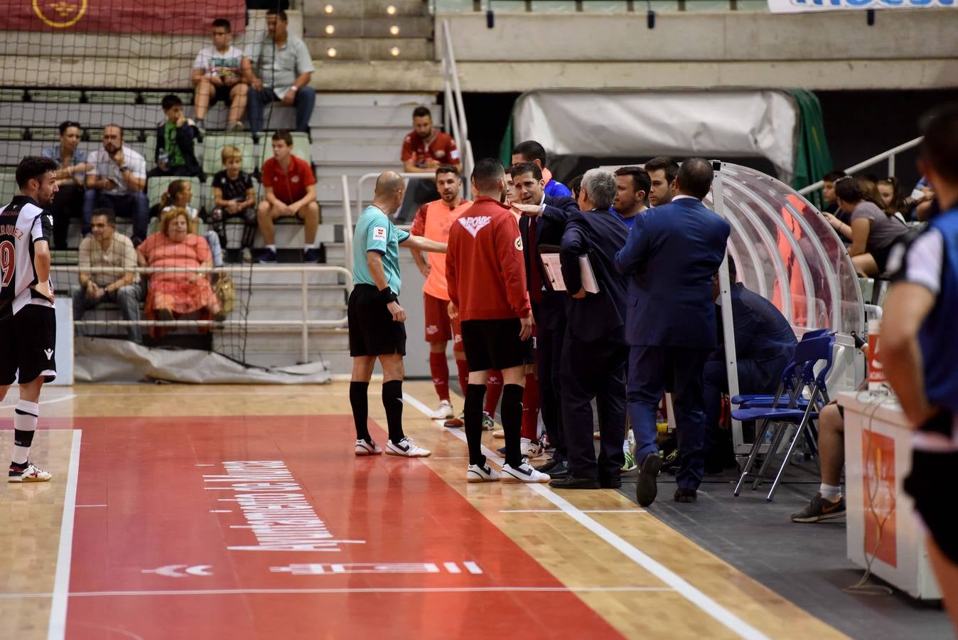 La falta de efectivos vuelve a pasar factura al equipo, que solo puede empatar ante el Levante