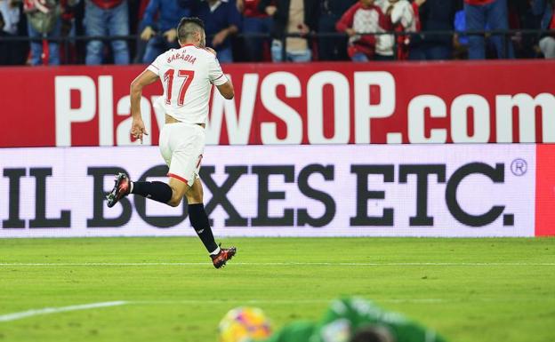 Pablo Sarabia celebra el segundo gol sevillista.