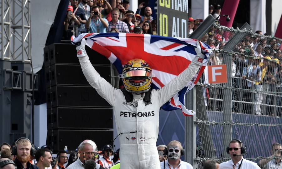 El piloto británico Lewis Hamilton se convirtió en campeón del Mundial de Fórmula 1 por cuarta vez.