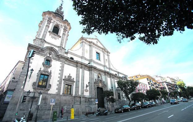 El monasterio de Montserrat se encuentra en la madrileña calle de San Bernardo.